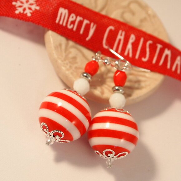 Chunky Christmas Earrings Dangle Pierced or Clip-on Earrings Christmas Jewelry - Picture 5 of 6